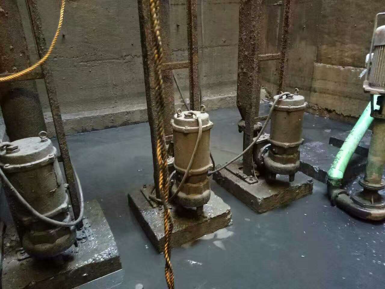 喀左污水池清理