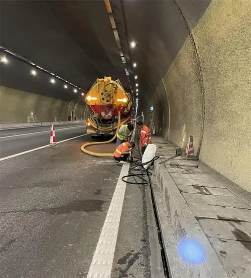 喀左隧道排水渠清淤